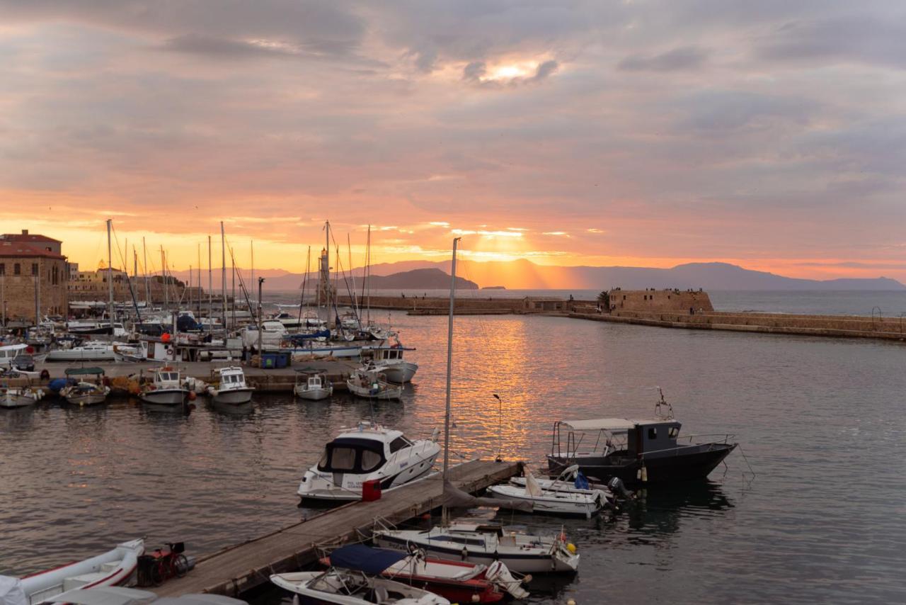Destino Home Overlooking The Venetian Port Of Chania Chania  Exterior foto