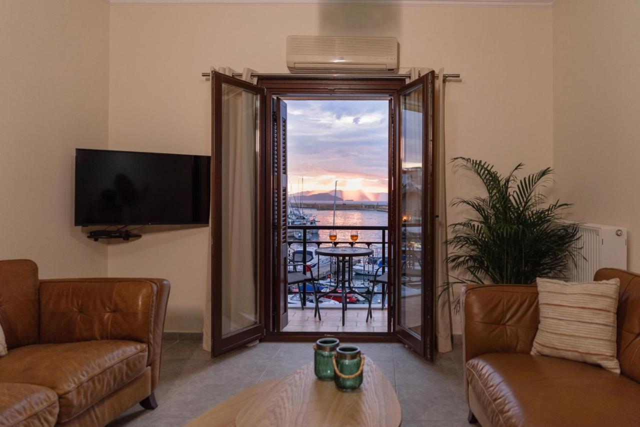 Destino Home Overlooking The Venetian Port Of Chania Chania  Exterior foto